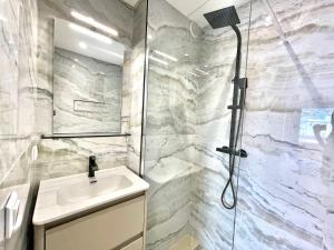 Astoria luxury apartment- 3 bathrooms