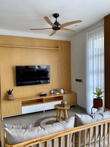 Casa di Elle, your finest BERAWA hideaway, BRAND NEW Rooftop villa, near FINNS Beach Club