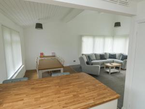 Harcombe House Bungalow 1