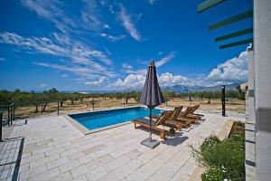 Secluded vacation house Bračuta with swimming pool