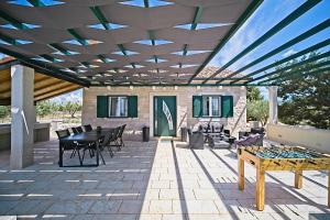 Secluded vacation house Bračuta with swimming pool