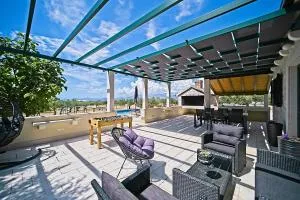 Secluded vacation house Bračuta with swimming pool - Pražnice