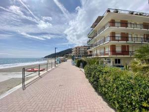 Appartamento sul Lungomare by Tempovacanza