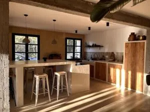 Maison Bacchus, gîte insolite dans cuve à vin - Caves