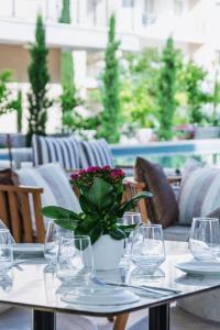 Elysia Park Apartments