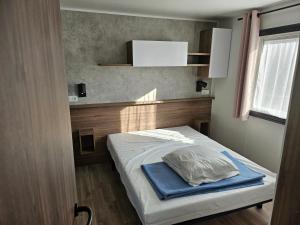 Villages vacances Mobil Home LES FLAMANTS ROSES CATHY&ROBERT : photos des chambres