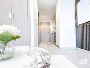 Luxury and Elegance at Aziz Riviera Studio with Balcony