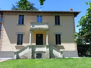 Magnifica villa in stile Liberty con giardino near Milano Malpensa - Mozzate