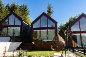 Domki Nie Całkiem Święte