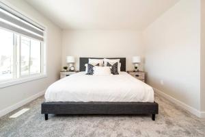 Beautiful Elegant Home Sleeps 10, Free Parking, Central AC
