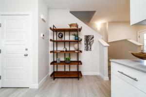 Beautiful Elegant Home Sleeps 10, Free Parking, Central AC