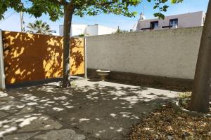 2 air-conditioned rooms in villa by the sea
