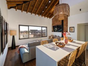 ChezmoiHomes Santiago Duplex Penthouse