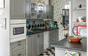Cozy Home In Borgholm With Wifi