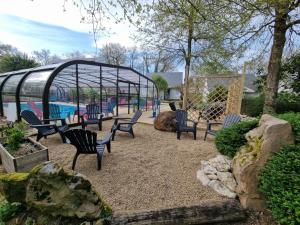 Les Chalets de SAUMUR, Piscine & Parc boisé, 100m du CadreNoir