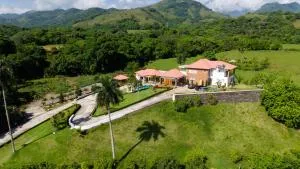 Villa Green Hills - Las Avispas