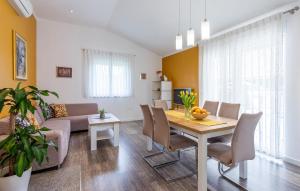 3 Bedroom Awesome Home In Fazana 
