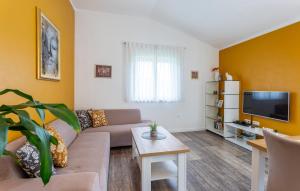 3 Bedroom Awesome Home In Fazana 