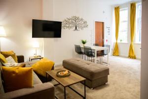 Autumn Breeze - 2BR - Sofa Bed - WiFi - Free Parking - Central - Didsbury