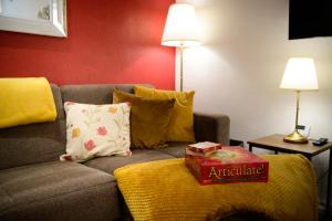 Autumn Breeze - 2BR - Sofa Bed - WiFi - Free Parking - Central - Didsbury