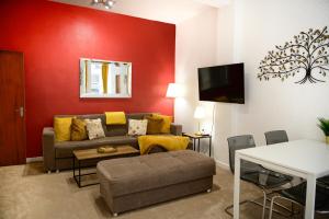 Autumn Breeze - 2BR - Sofa Bed - WiFi - Free Parking - Central - Didsbury