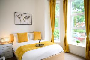 Autumn Breeze - 2BR - Sofa Bed - WiFi - Free Parking - Central - Didsbury