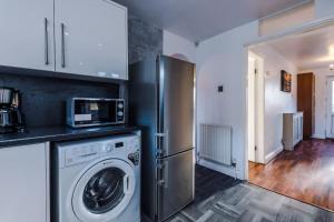 BIG 7xGuest House 3xVan Locked CarPort Garden Leeds & Bradford