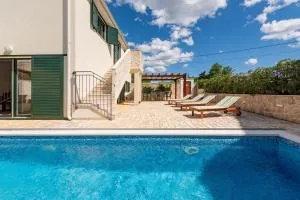 Villa Ivo ZadarVillas - 维尼埃拉茨