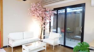 Shi-ro-i Poshtel