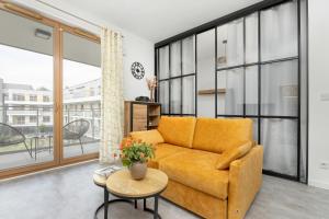 Klimatyczny Apartament na Wilanowie Parking & Balkon by Noclegi Renters