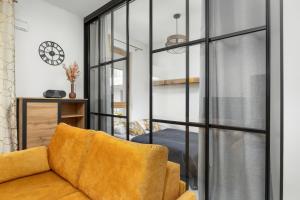 Klimatyczny Apartament na Wilanowie Parking & Balkon by Noclegi Renters