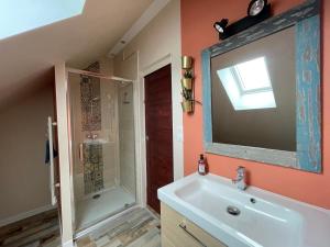 Maisons de vacances Sweet Omaha Belle maison recente lumineuse et cosy bien equipee jardin clos 15 mn a pied plage Omaha Beach et proche de Bayeux & Port en Bessin : photos des chambres