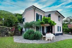 Typical renovated house with sea views - Paraggi