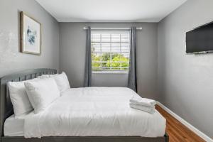 Spacious 3BR Villa in Miami with Fenced Backyard