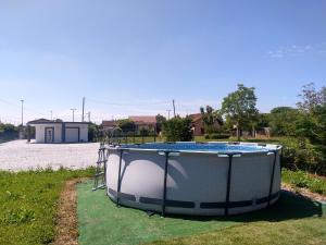 Maisons de vacances Maison Sapiac - 4pers - 2 chambres - 3 lits - Clim reversible - Terrasse ombragee et grand jardin - Piscine saison estivale : photos des chambres