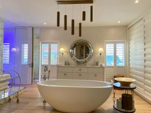 Clifton YOLO Spaces - Clifton Private Beach Villa