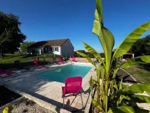Maison 10 personnes avec piscine jacuzzi, proche du PAL - Boucé