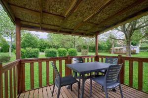 Campings Mobil Home 4 personnes 201 : photos des chambres