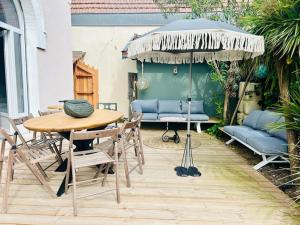 Villa8pers 3piedplage pleincentre piscine parking wifi