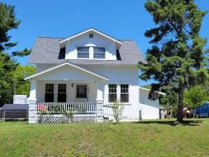 Oscoda Hilltop Haven - Great Location Near Beach! - Lincoln Junction