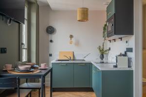 Appart'hotels Le Felix Appart-Hotel, centre ville Romans-sur-Isere : photos des chambres