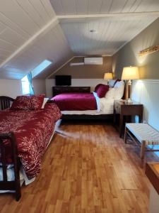 Quadruple Room room in Doveberry Inn