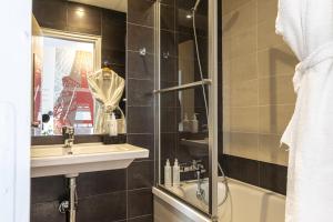 Hotels Hotel Alpha Paris Eiffel by Patrick Hayat : photos des chambres