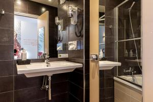 Hotels Hotel Alpha Paris Eiffel by Patrick Hayat : photos des chambres