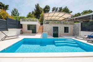 Lavanda Residence with Heated Pool Trogir Split