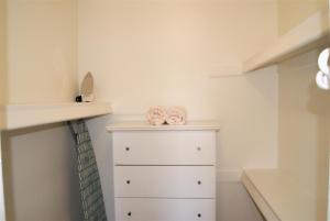 107 Fully Furnished 1BR Suite-Prime Location