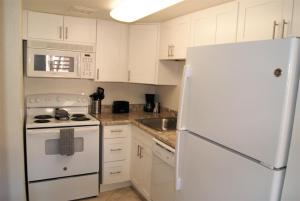 Fully Furnished 1BR Suite-Prime Location 110
