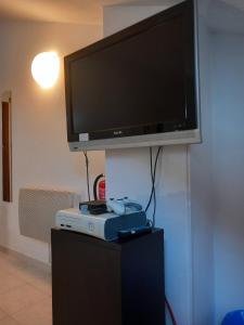 Beach Apartment for 8, with Game Room & Office