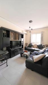 Ideally Located - Fully equipped 2 Bedrooms flat