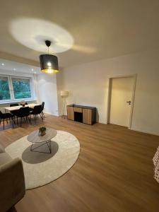 Quiet Family Apartment - 10 min to Center & Oktoberfest - Free Parking - near Nymphenburg Palace & Botanical garden